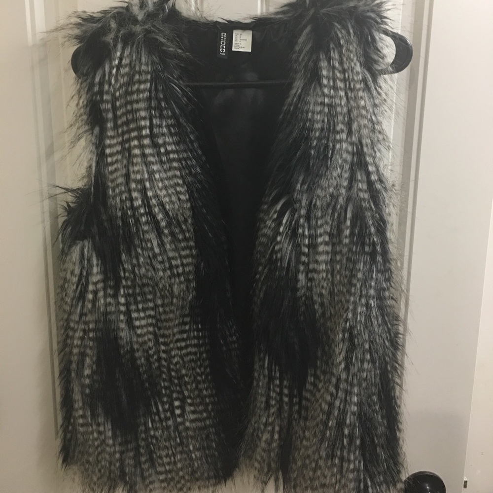 H&M FAUX FUR VEST
